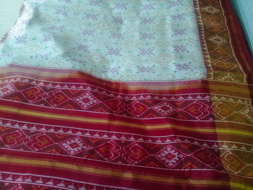 Handcrafted Single Ikat Rajkot Patola in Antique Cream